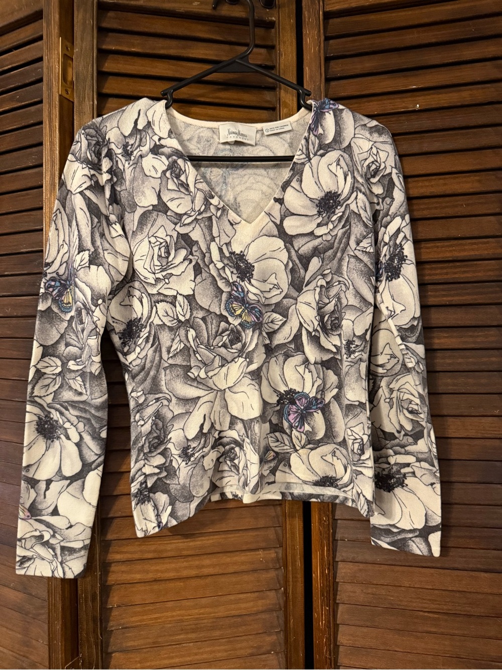 Neiman Marcus Black and White Floral V-Neck Long Sleeve Top